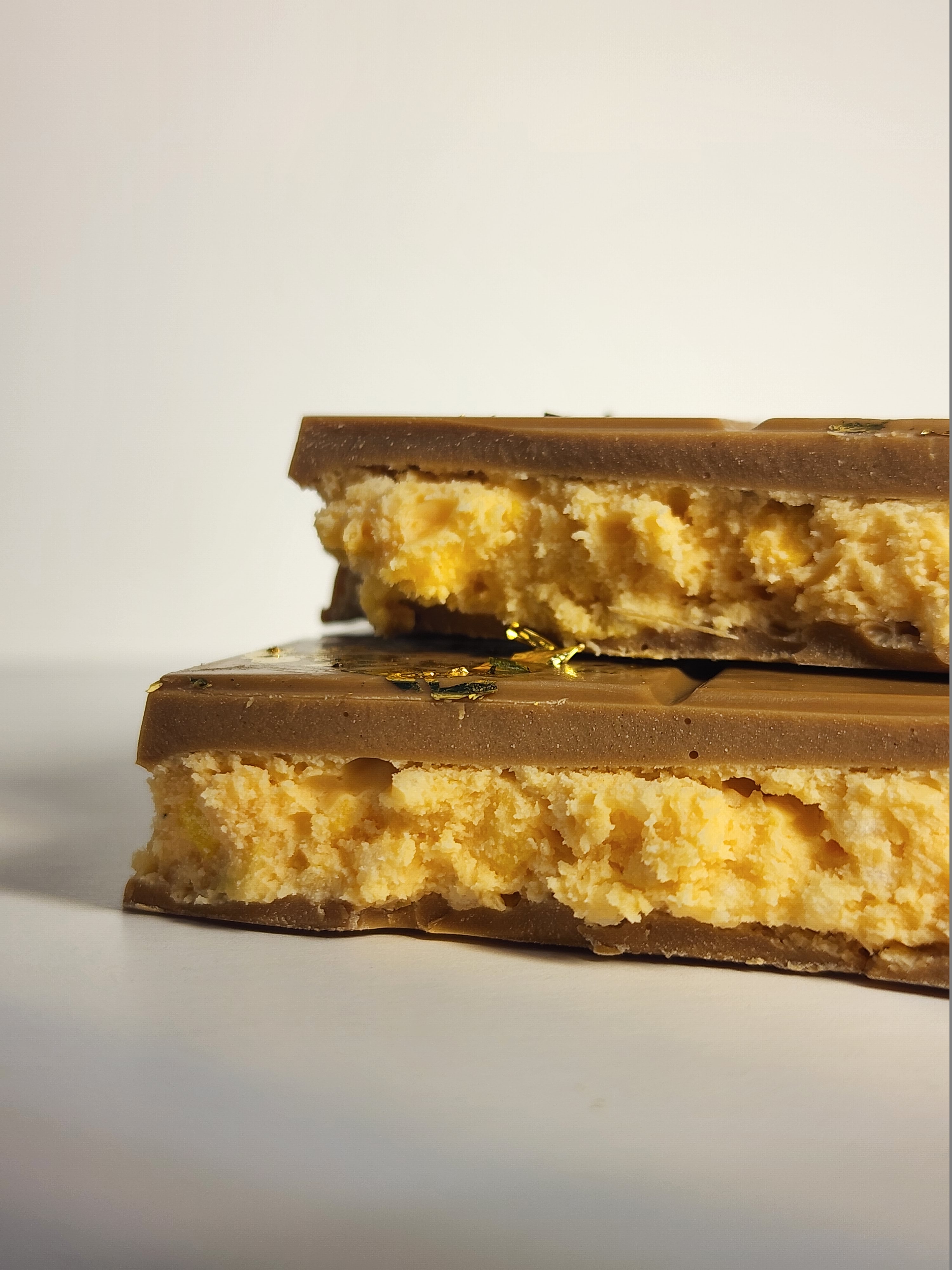 Шоколадная плитка «Манго-взрывная карамель»