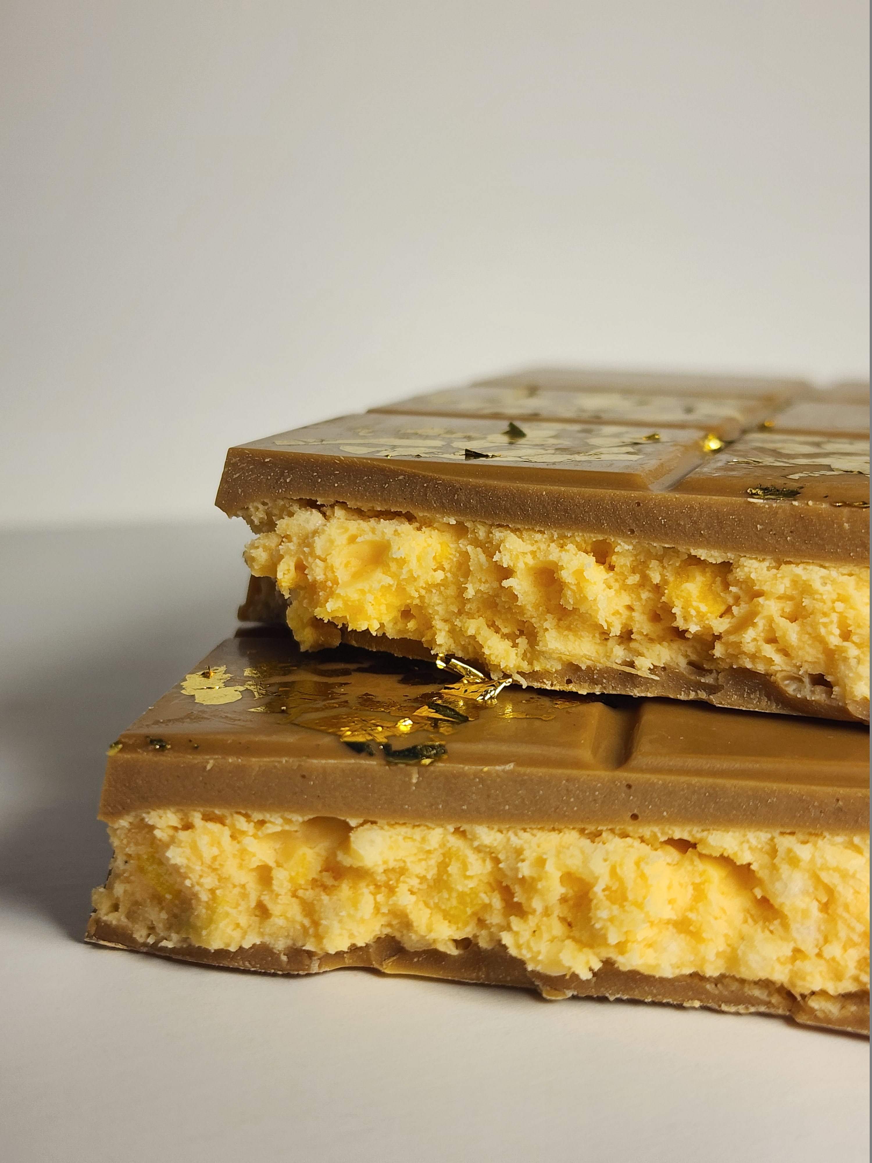 Шоколадная плитка «Манго-взрывная карамель»